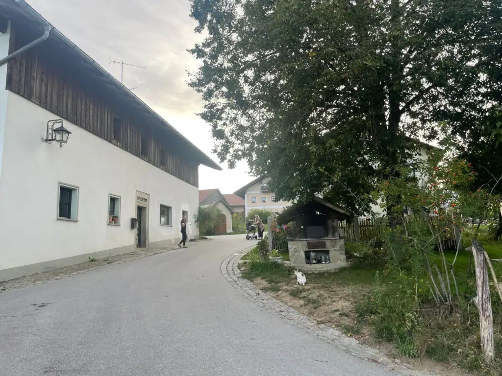 Hofansicht des Bio-Ferienhofs Höfler